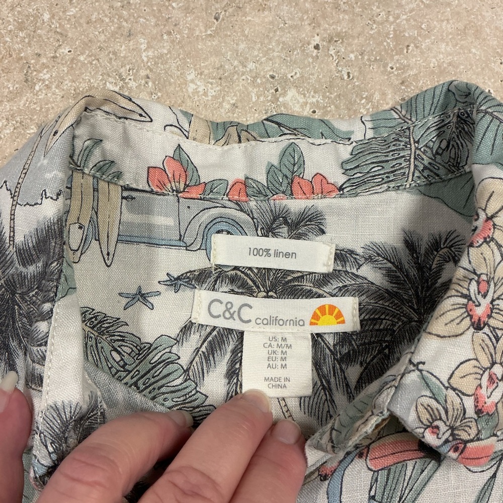 C&C California 100% Linen SZ M Tropical Floral Bird Button Up Top Vacation Beach - Picture 7 of 7